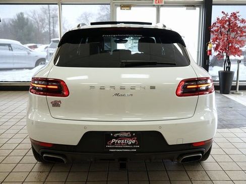 Used 2018 Porsche Macan Base image 16