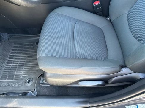 Used 2022 Toyota RAV4 LE image 19