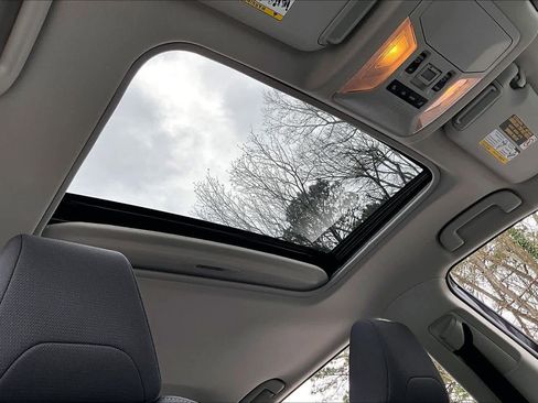 Used 2021 Toyota RAV4 XLE w/ Convenience Package image 14