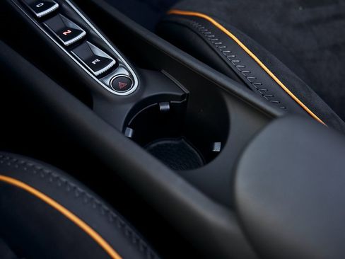 Used 2025 McLaren Artura Spider image 58