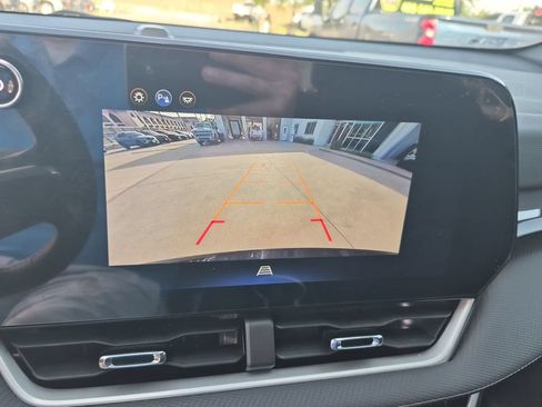 Used 2026 Chevrolet Equinox LT FWD image 17