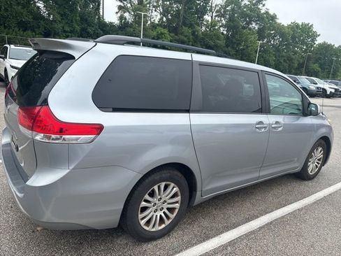 Used 2013 Toyota Sienna XLE FWD image 4