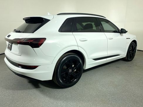 Certified 2022 Audi e-tron Premium w/ Convenience Plus Package AWD/4WD image 36