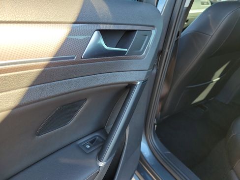 Used 2017 Volkswagen Golf Alltrack S image 14