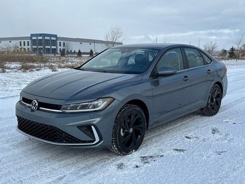 New 2025 Volkswagen Jetta SE image 3