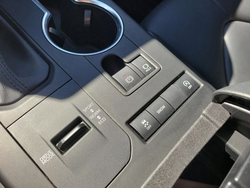 Used 2022 Toyota Highlander XLE image 37