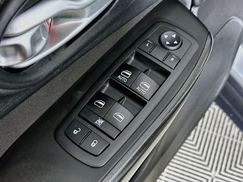 Used 2014 Jeep Cherokee Latitude w/ Cold Weather Group FWD image 17