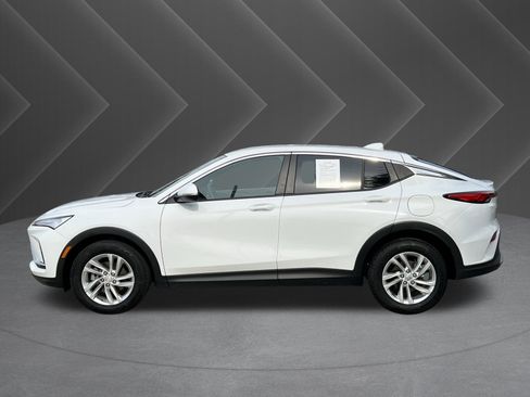 Used 2025 Buick Envista Preferred image 2