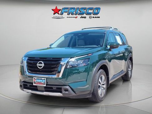 Used 2025 Nissan Pathfinder SL image 3