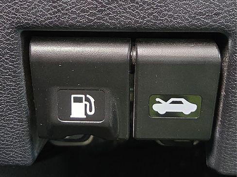 Used 2020 Nissan Kicks SR w/ Exterior Package FWD image 20