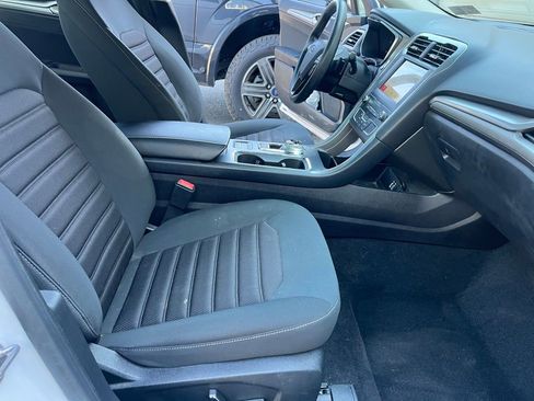 Used 2019 Ford Fusion SE image 8