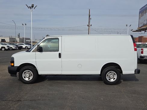 Used 2021 Chevrolet Express 2500 w/ Driver Convenience Package RWD image 2