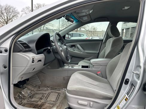 Used 2010 Toyota Camry LE image 10