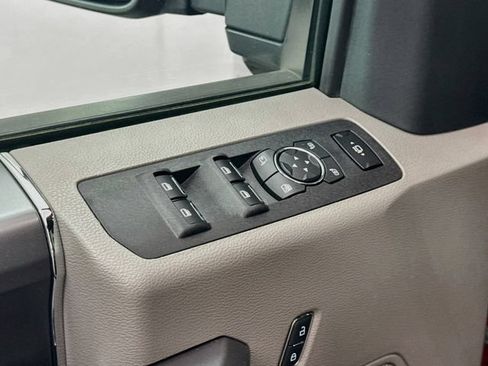 Used 2019 Ford F250 XLT w/ XLT Premium Package AWD/4WD image 18