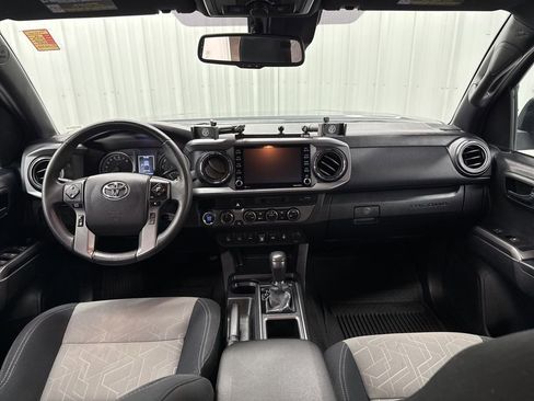 Used 2023 Toyota Tacoma TRD Off-Road w/ Technology Package AWD/4WD image 15
