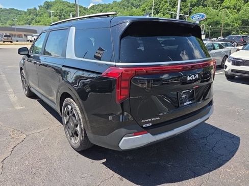 New 2026 Kia Carnival EX FWD image 5