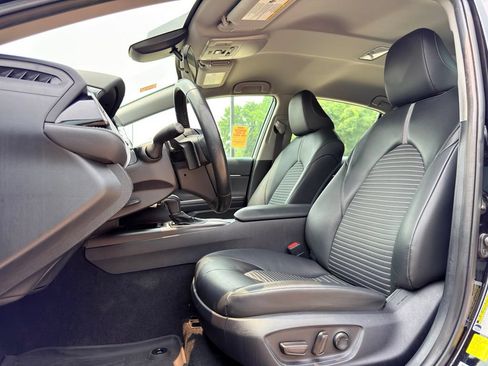 Used 2022 Toyota Camry SE FWD image 9
