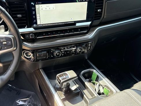 Used 2024 Chevrolet Silverado 1500 LT Trail Boss w/ LT Trail Boss Premium Package AWD/4WD image 9