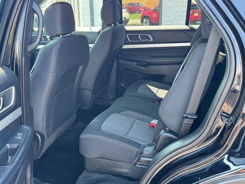 Used 2017 Ford Explorer XLT AWD/4WD image 16