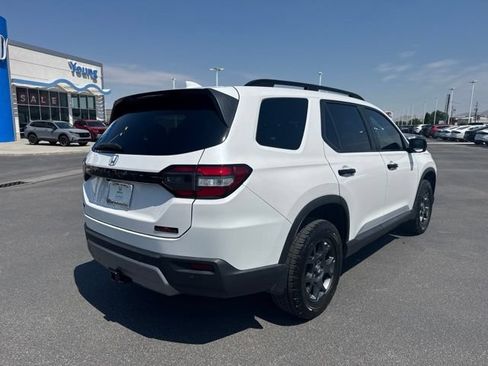 Certified 2025 Honda Pilot TrailSport image 7