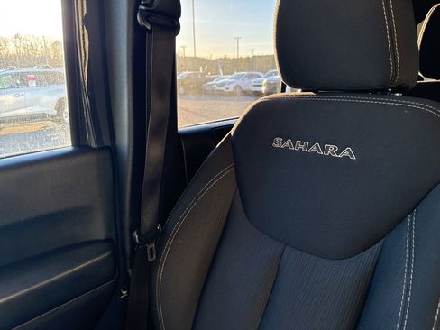 Used 2017 Jeep Wrangler Unlimited Sahara w/ Connectivity Group image 8