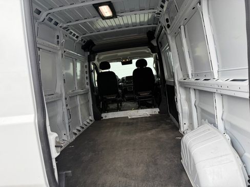 Used 2025 RAM ProMaster 2500 w/ Convenience Group FWD image 3