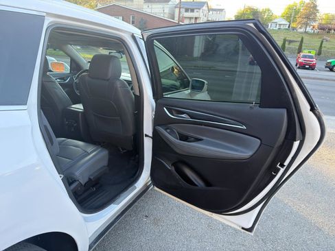 Used 2020 Buick Enclave Essence image 19