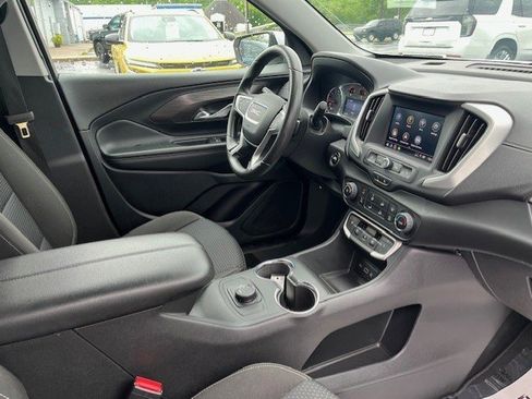 Used 2022 GMC Terrain SLE image 42