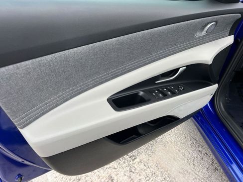 Used 2024 Hyundai Elantra Limited FWD image 10
