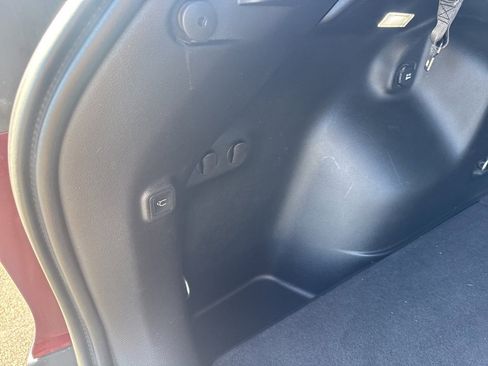 Used 2019 Jeep Cherokee Latitude Plus w/ Comfort/Convenience Group image 28