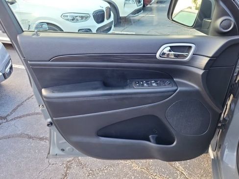Used 2022 Jeep Grand Cherokee Laredo AWD/4WD image 16
