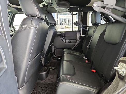Used 2017 Jeep Wrangler Unlimited Sahara AWD/4WD image 12
