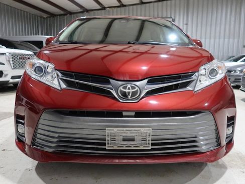 Used 2019 Toyota Sienna XLE FWD image 8
