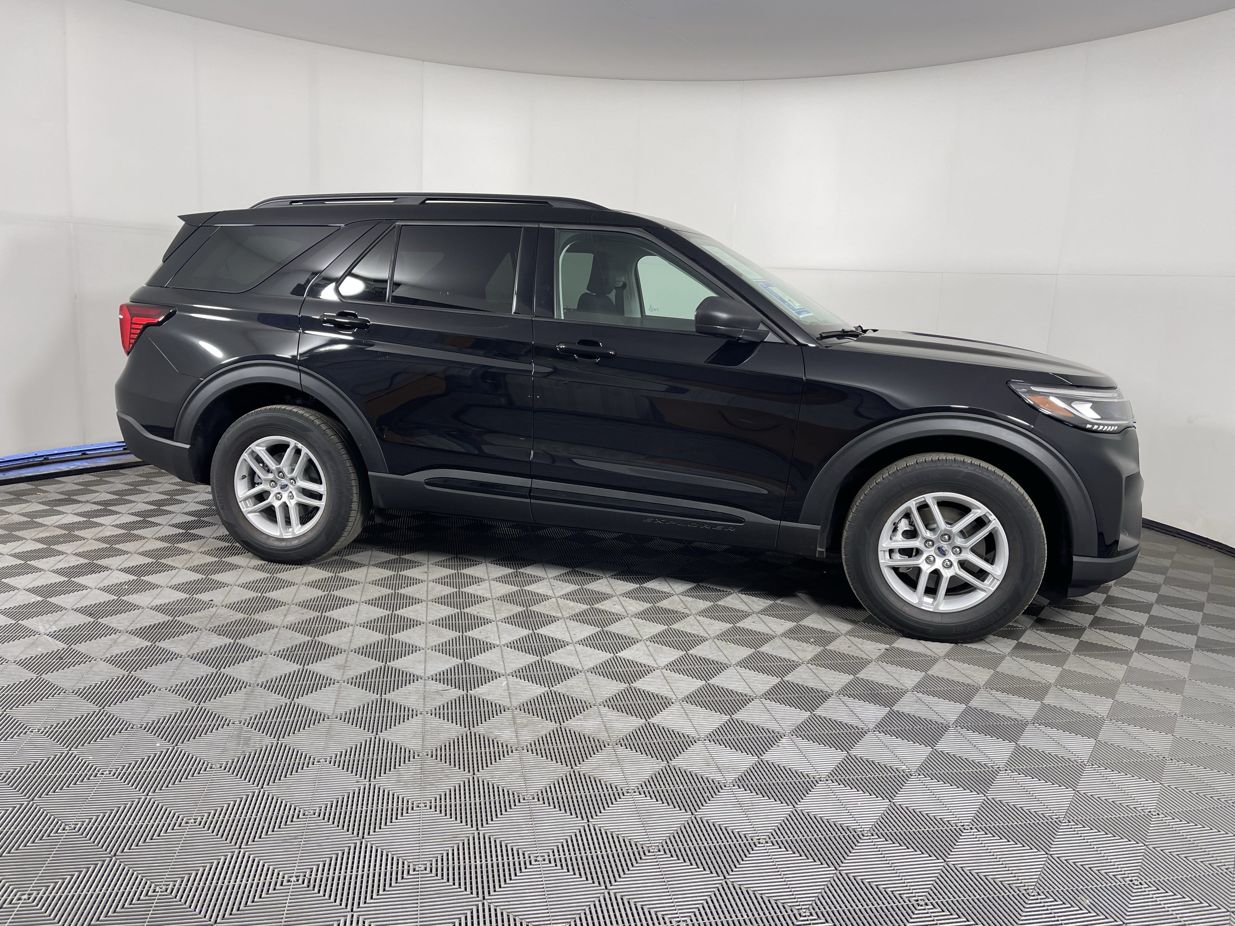 Used 2026 Ford Explorer Active AWD/4WD image 6