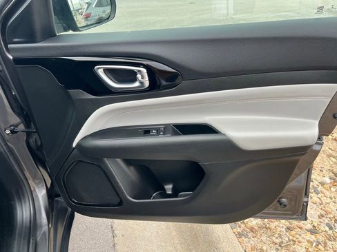 Used 2022 Jeep Compass Limited image 24