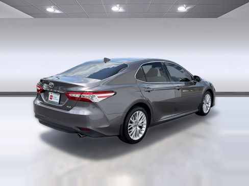Used 2020 Toyota Camry XLE FWD image 9
