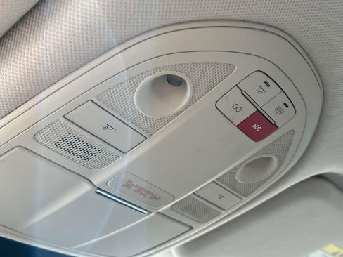 Used 2024 Genesis G70 2.5T image 32