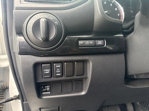 Used 2023 Nissan Titan SV w/ SV Convenience Package AWD/4WD image 24