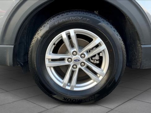 Used 2022 Ford Explorer XLT w/ Equipment Group 202A image 10