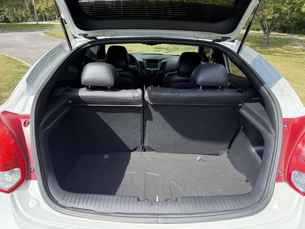 Used 2016 Hyundai Veloster Turbo FWD image 14