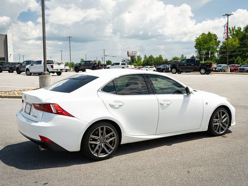 Used 2016 Lexus IS 200t RWD image 9