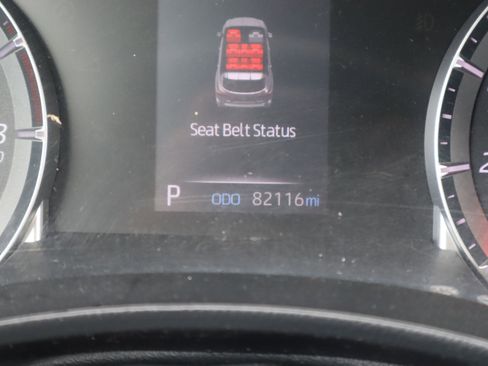 Used 2021 Toyota Highlander LE image 24