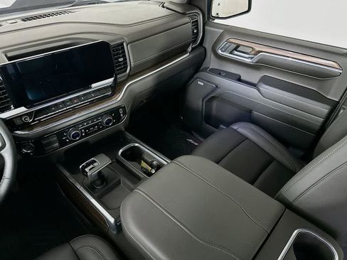Used 2024 Chevrolet Silverado 1500 LT Trail Boss w/ Convenience Package II AWD/4WD image 11