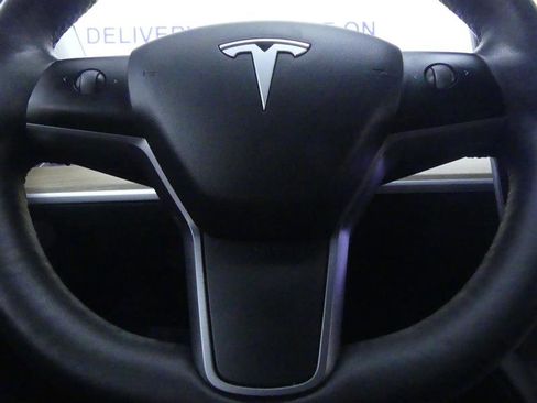 Used 2021 Tesla Model Y Long Range AWD/4WD image 16