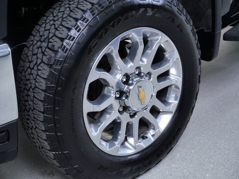 Used 2024 Chevrolet Silverado 3500 LTZ w/ LTZ Plus Package AWD/4WD image 11
