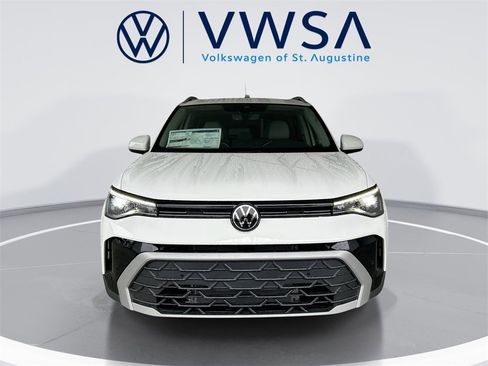 New 2026 Volkswagen Taos SE image 2