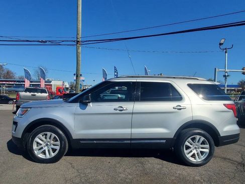 Used 2019 Ford Explorer XLT w/ Equipment Group 202A image 2