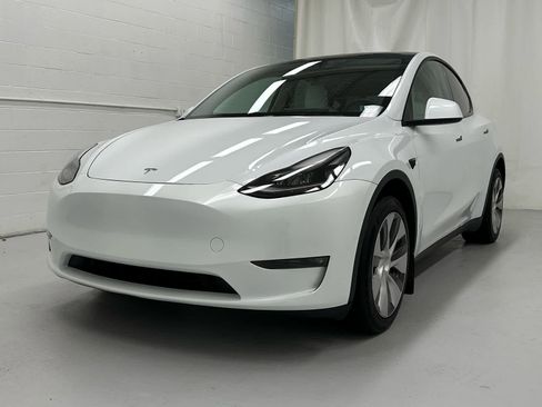 Used 2023 Tesla Model Y Long Range image 4