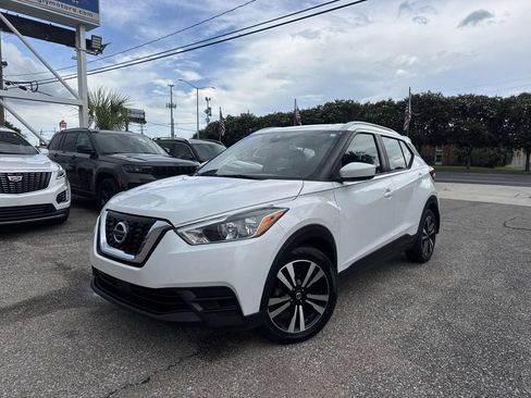 Used 2020 Nissan Kicks SV FWD image 3