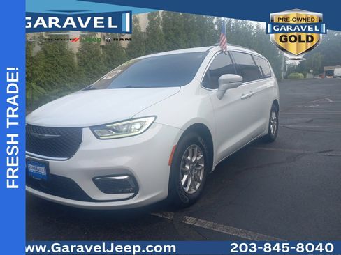 Used 2022 Chrysler Pacifica Touring-L FWD image 28